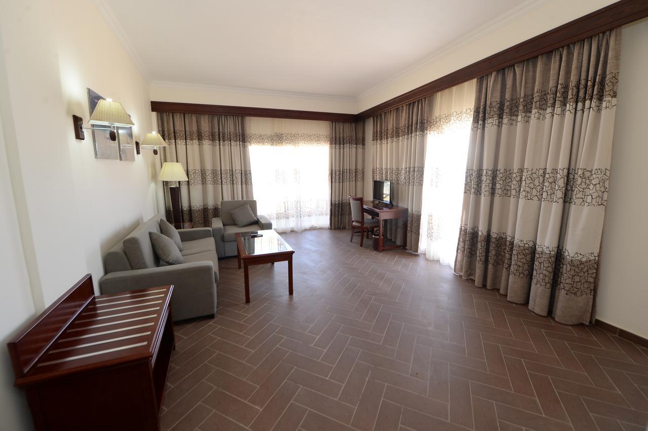 Savanna Empire Spa & Resort Ataqah Extérieur photo